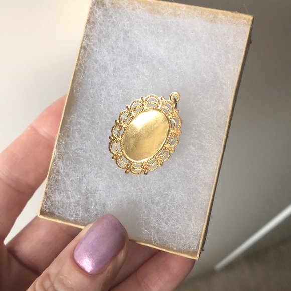 Beautiful Vintage Gold Pendant - Picture 6 of 6